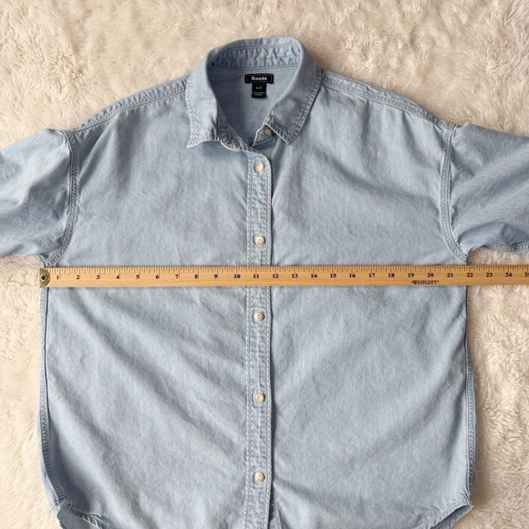 ROOTS Woman Chambray Relaxed Fit Button Down Short Sleeve Shirt SMALL Classic - Picture 5 of 5